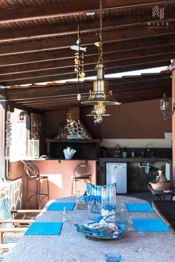 Roadhouse, Nilie Hospitality Mgmt Vila Flogita Exterior foto